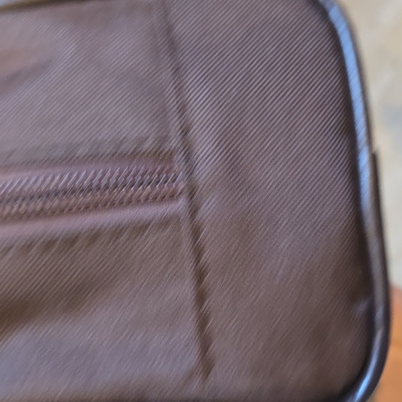 BVLGARI Parfums for Emirates Brown Zipper Travel Pouch - Picture 5 of 11